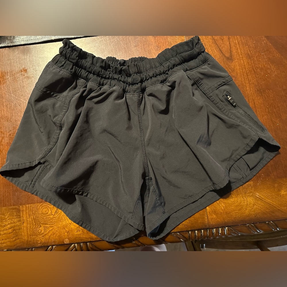 womens lulu tracker shorts